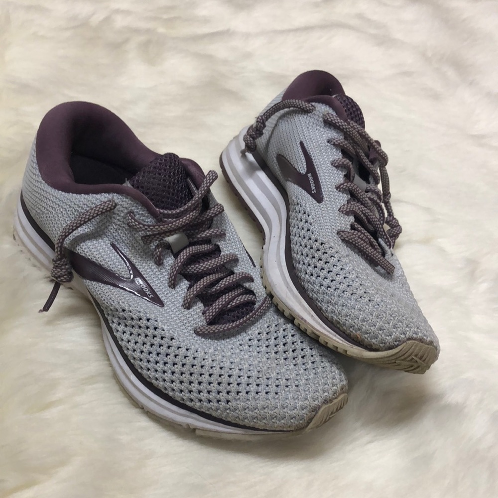brooks running shoes
